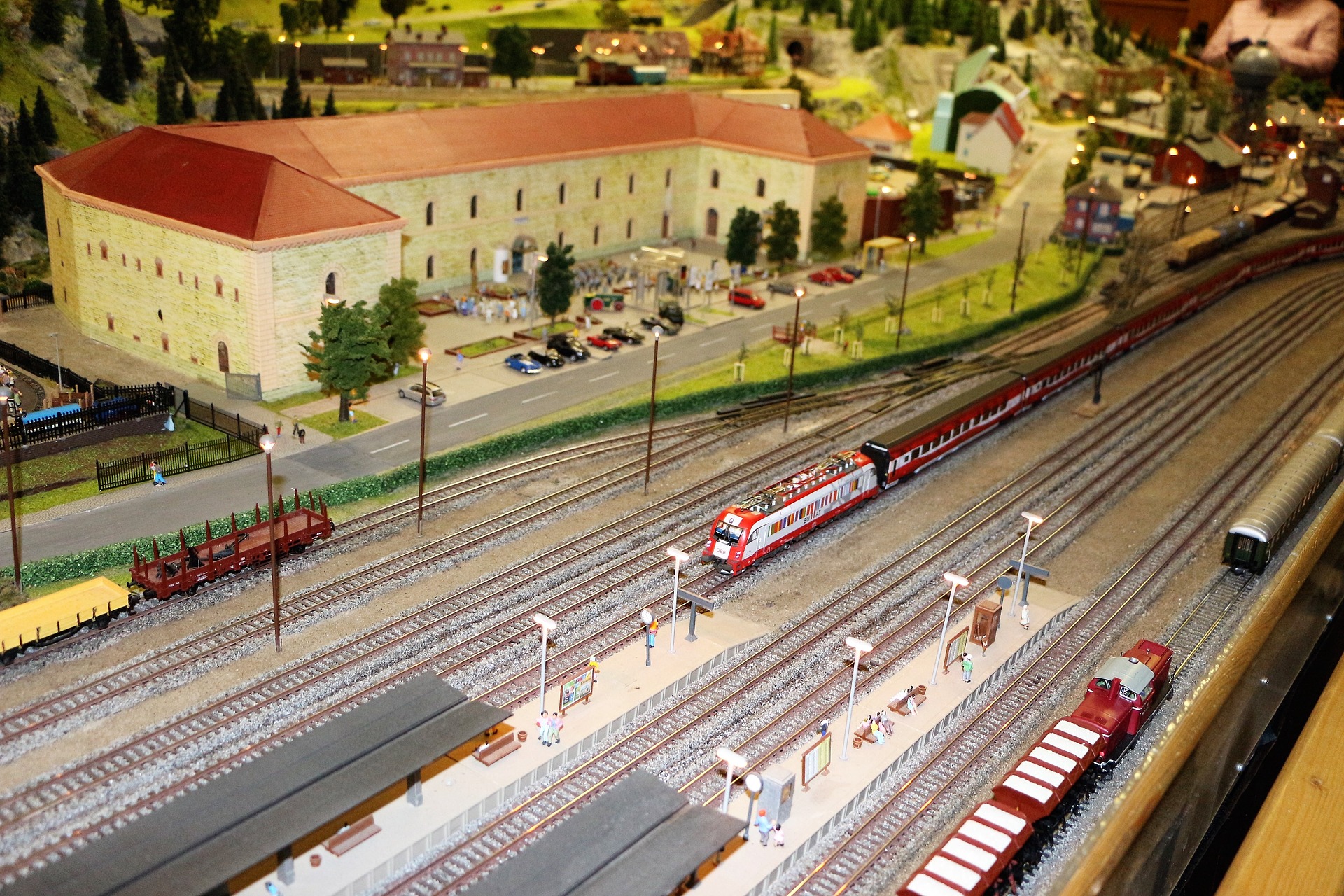 Großes Bahnhofsmodell